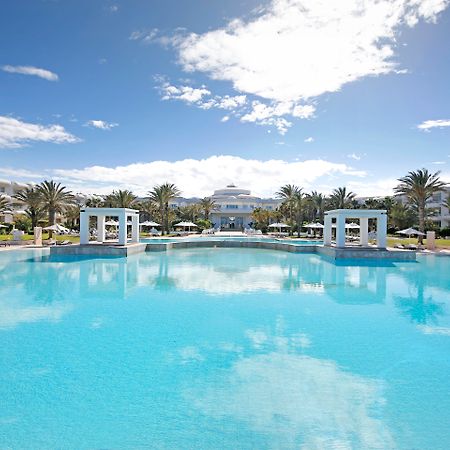 Radisson Blu Palace Resort & Thalasso, Djerba Mezraia Luaran gambar The swimming pool at the hotel