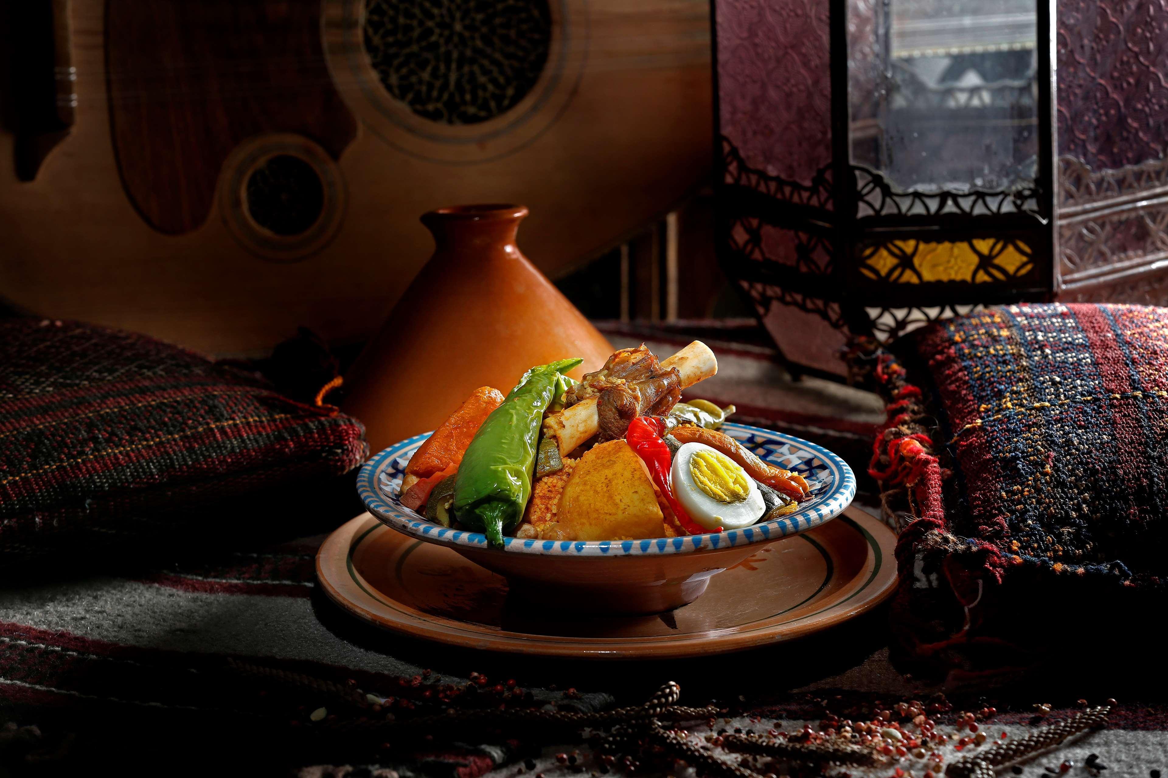 Radisson Blu Palace Resort & Thalasso, Djerba Mezraia Luaran gambar A traditional couscous