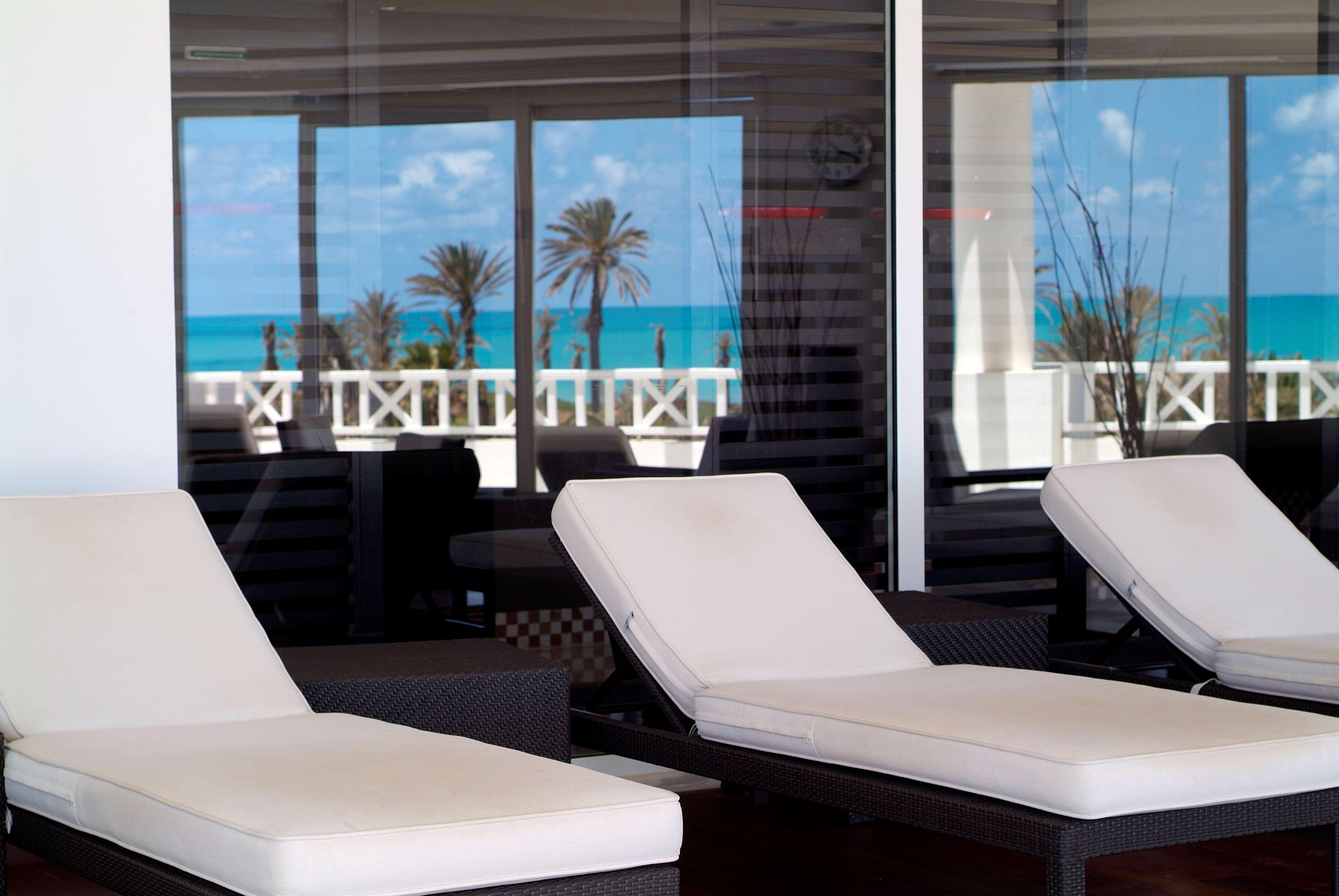 Radisson Blu Palace Resort & Thalasso, Djerba Mezraia Luaran gambar The interior of the lounge