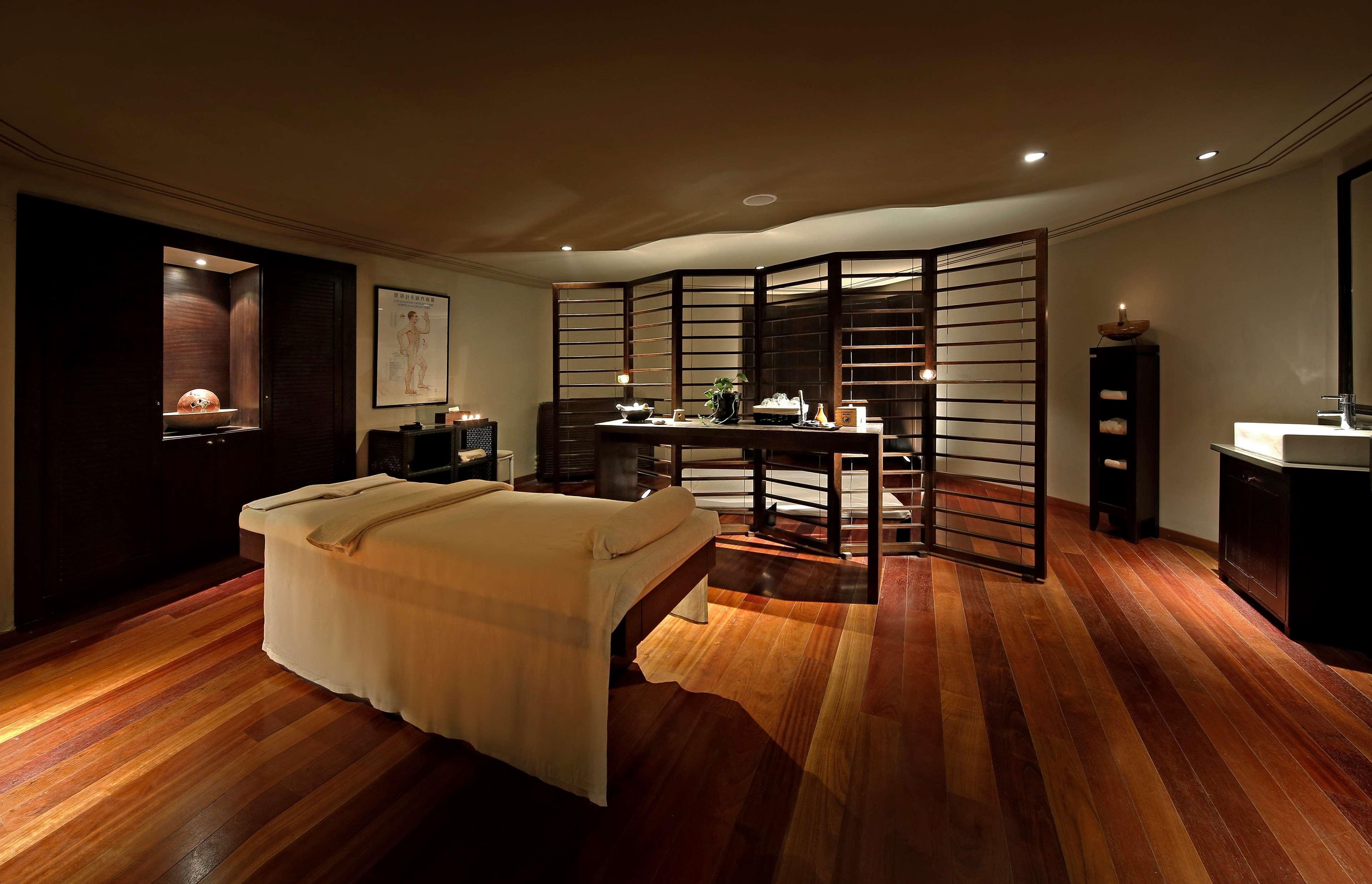Radisson Blu Palace Resort & Thalasso, Djerba Mezraia Luaran gambar A treatment room at The Spa at The Westin