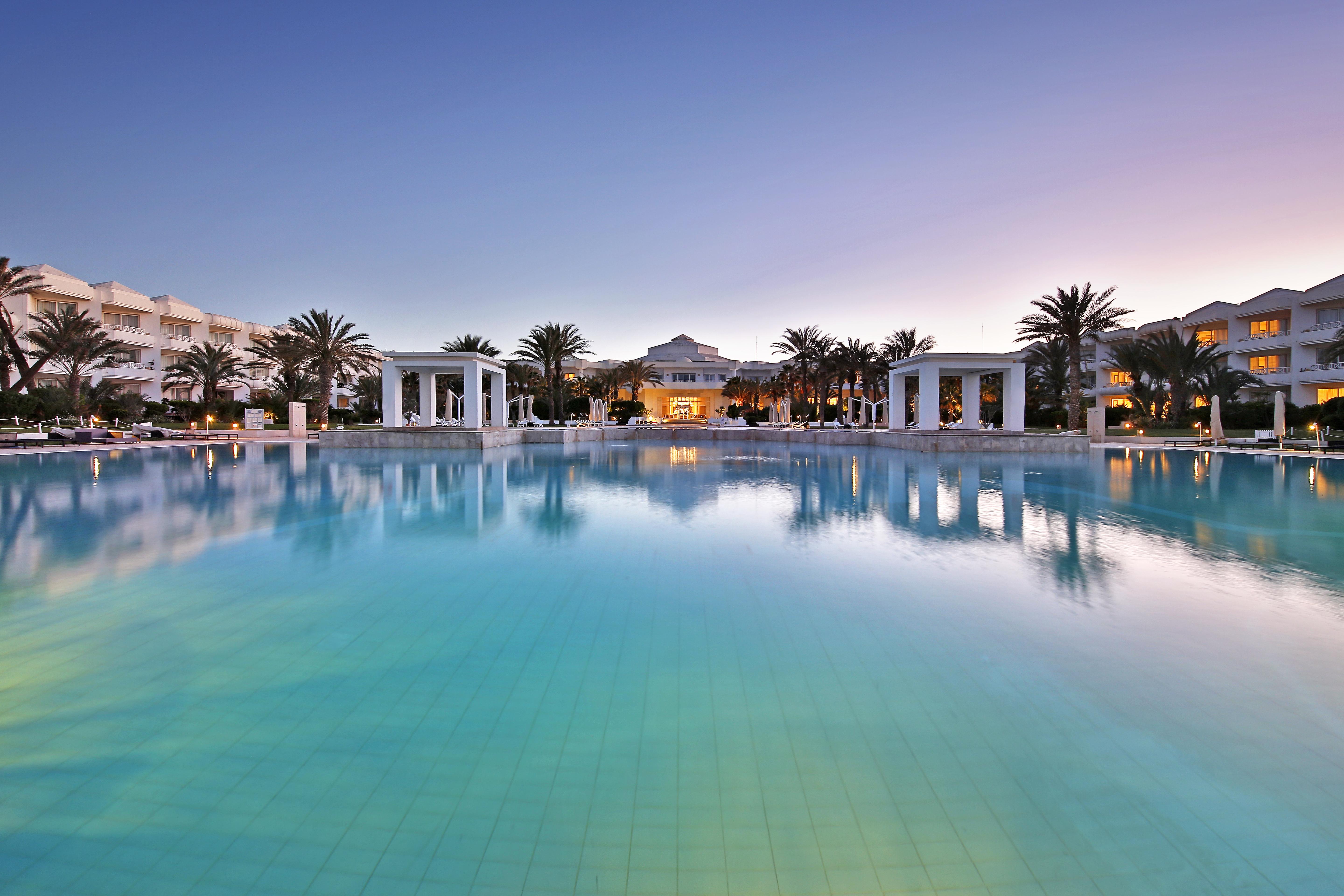 Radisson Blu Palace Resort & Thalasso, Djerba Mezraia Luaran gambar The Royal Mirage Hotel