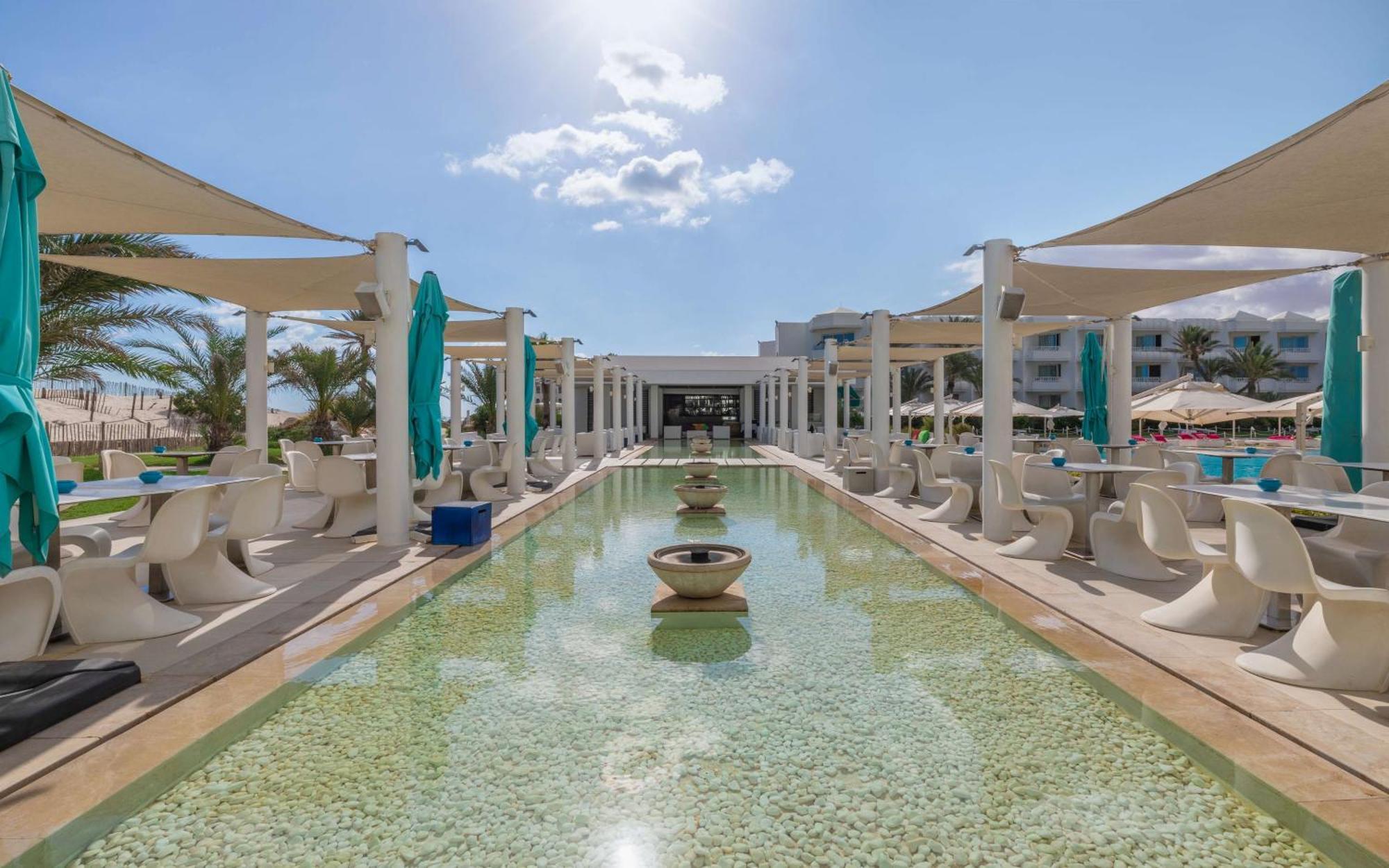 Radisson Blu Palace Resort & Thalasso, Djerba Mezraia Luaran gambar The resort's main pool